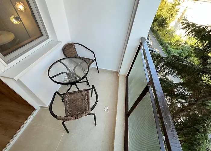 Quiet Flat With Balcony, Free Parking Included