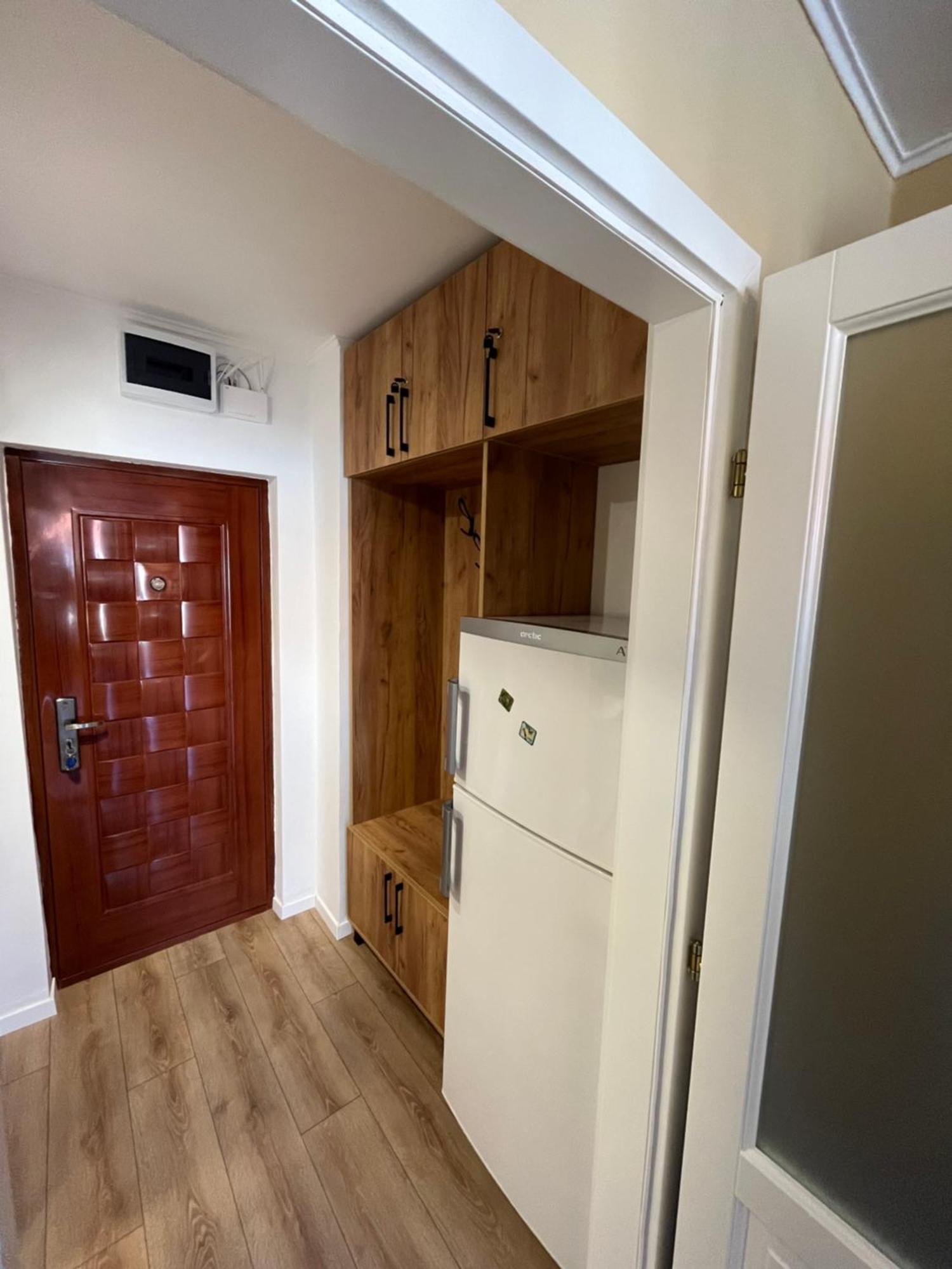 Quiet Flat With Balcony, Free Parking Included Apartment