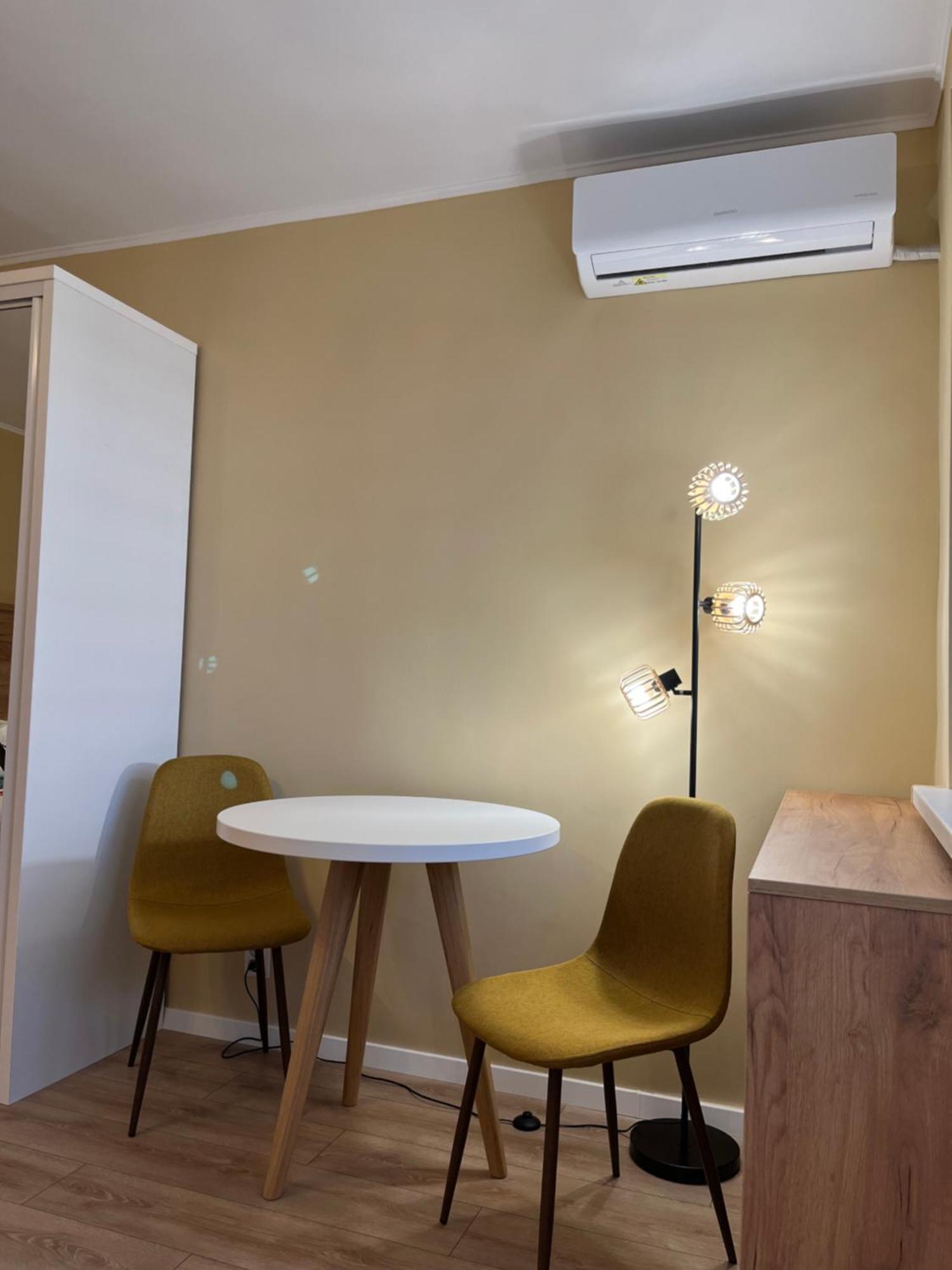 Quiet Flat With Balcony, Free Parking Included Apartment *
